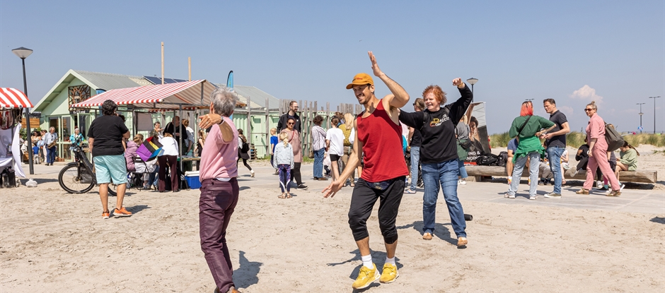 Vrolijke opening Strand IJburg